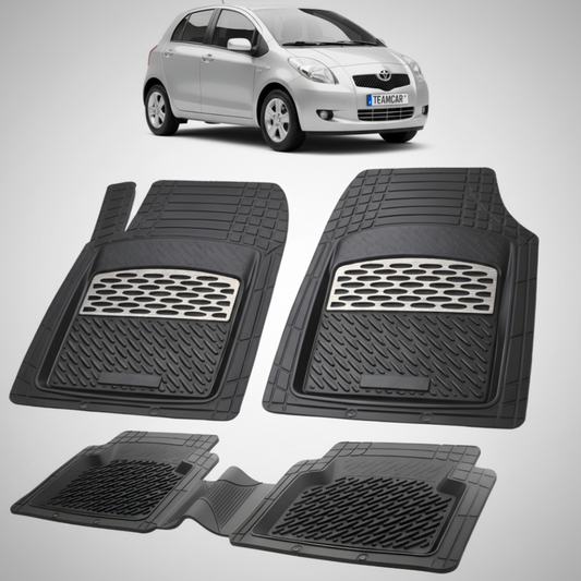 set de covorase din cauciuc negre cu accente gri cu o toyota yaris xp90 hatchback gri in fundal