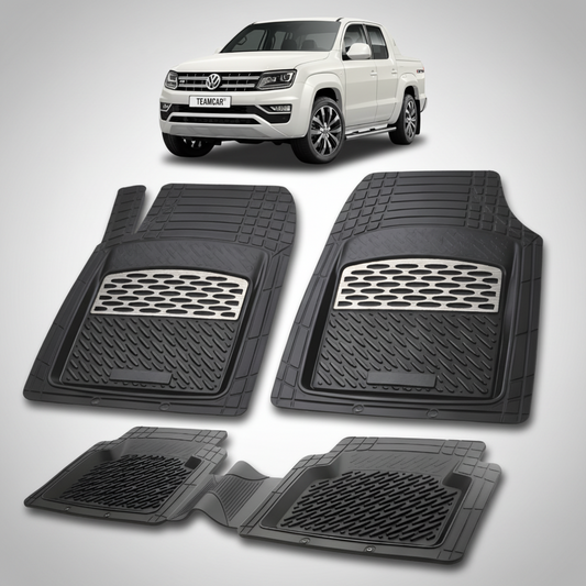 set de covorase din cauciuc negre cu accente gri cu un volkswagen golf amarok 1 2h pickup alb in fundal