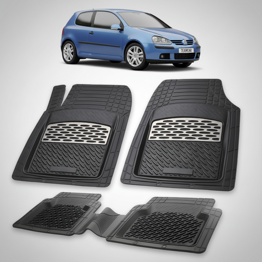 set de covorase din cauciuc negre cu accente gri cu un Volkswagen golf 5 hatchback 3 usi albastru in fundal