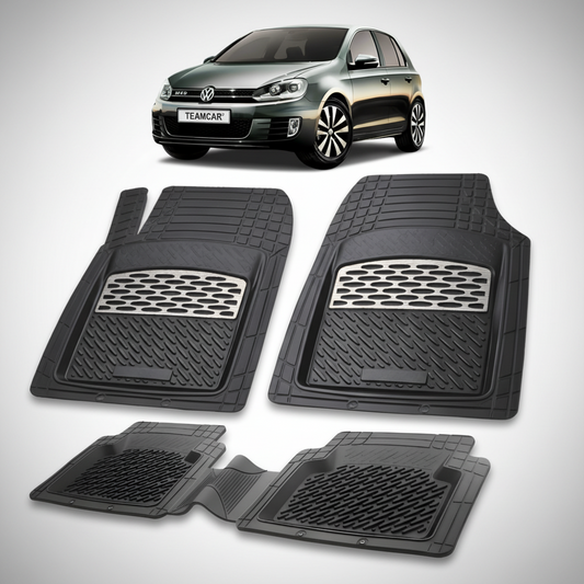 set de covorase din cauciuc negre cu accente gri cu un Volkswagen golf 6 negru in fundal