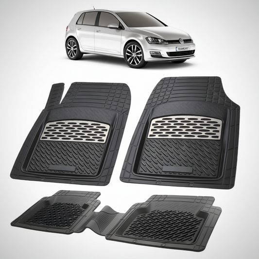 set de covorase din cauciuc negre cu accente gri cu un volkswagen golf 7 hatchback 5 usi argintiu in fundal