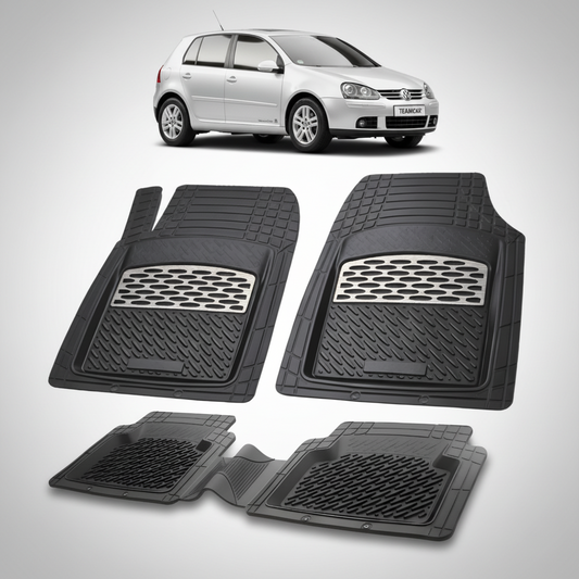 set de covorase din cauciuc negre cu accente gri cu un volkswagen golf v hatchback gri in fundal