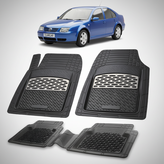 set de covorase din cauciuc negre cu accente gri cu un volkswagen  jetta 4 sedan albastru in fundal