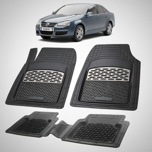 set de covorase din cauciuc negre cu accente gri cu un volkswagen  jetta 5 sedan albastru gri metalizat in fundal