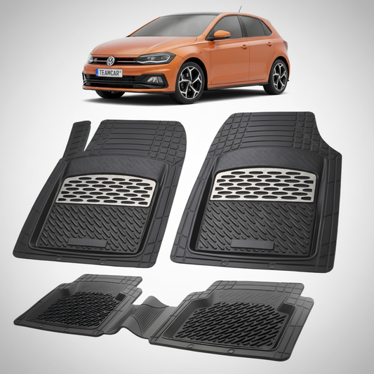 set de covorase din cauciuc negre cu accente gri cu un volkswagen  polo 6 hatchback portocaliu in fundal