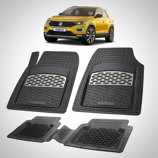 set de covorase din cauciuc negre cu accente gri cu un volkswagen t-roc a11 suv auriu in fundal