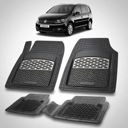 set de covorase din cauciuc negre cu accente gri cu un volkswagen touran 1t mpv negru in fundal