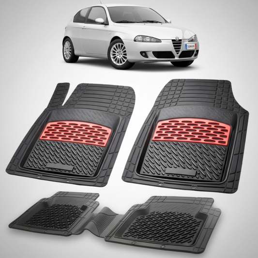 set de covorase din cauciuc negre cu accente rosii cu o alfa romeo 147 hatchback gri in fundal