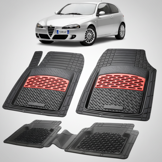 set de covorase din cauciuc negre cu accente rosii cu o alfa romeo 147 hatchback argintiu in fundal