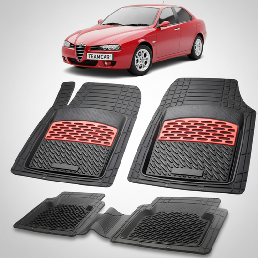 set de covorase din cauciuc negre cu accente rosii cu o alfa romeo 156 rosie in fundal