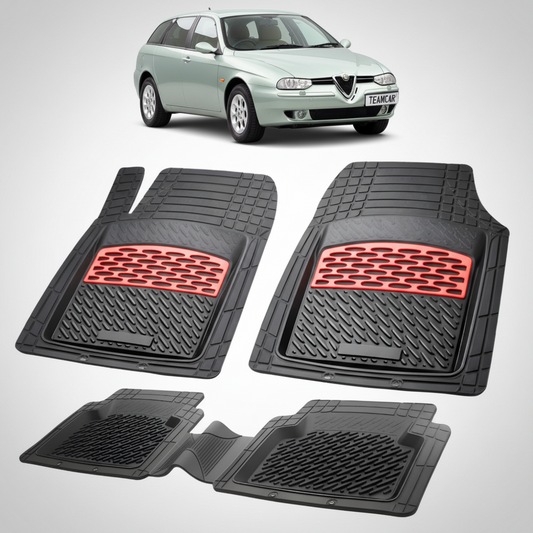 set de covorase din cauciuc negre cu accente rosii cu o alfa romeo 156 sportwagon gri in fundal