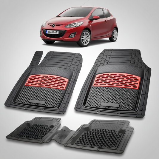 set de covorase din cauciuc negre cu accente rosii cu o mazda 2 de facelift hatchback 3 usi rosie in fundal