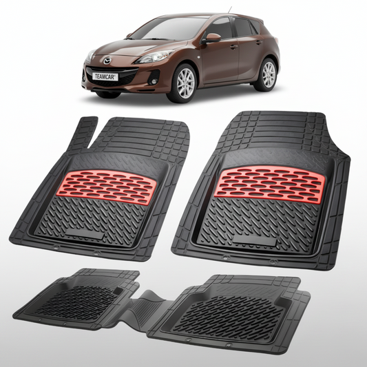 set de covorase din cauciuc negre cu accente rosii cu o mazda 3 bl hatchback maro in fundal