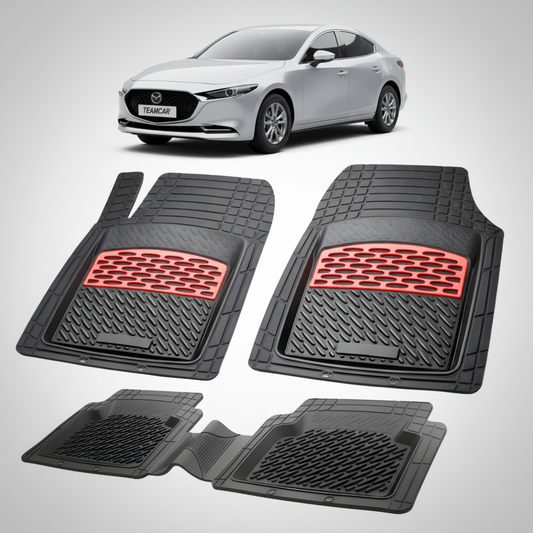 set de covorase din cauciuc negre cu accente rosii cu o mazda 3 bp sedan argintie in fundal