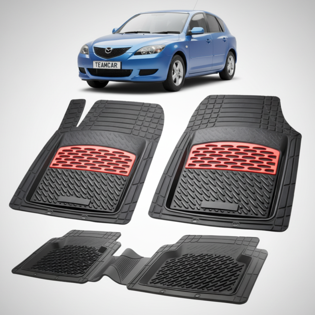 set de covorase din cauciuc negre cu accente rosii cu o mazda 3 generatia I albastra in fundal