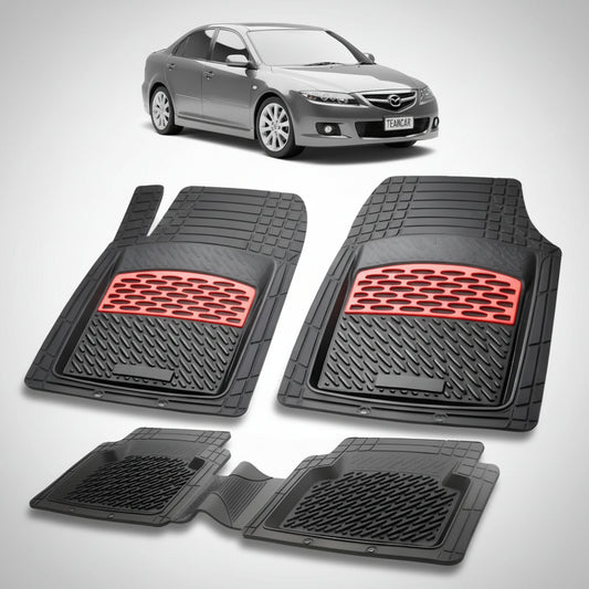 set de covorase din cauciuc negre cu accente rosii cu o mazda 6 gg facelift hatchback 5 usi gri inchis in fundal