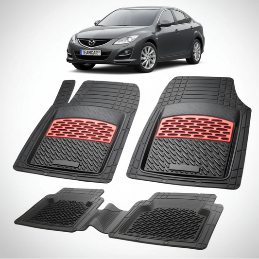 set de covorase din cauciuc negre cu accente rosii cu o mazda 6 gh facelift sedan gri inchis metalizat in fundal