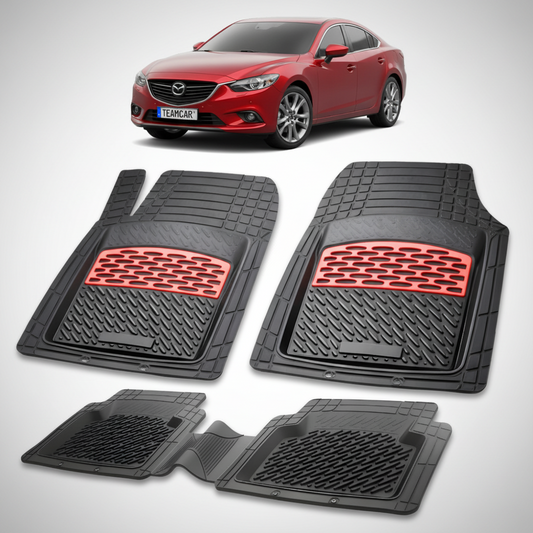 set de covorase din cauciuc negre cu accente rosii cu o mazda 6 generatia 3 rosie in fundal
