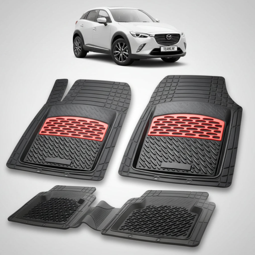 set de covorase din cauciuc negre cu accente rosii cu o mazda cx-3 dk facelift suv alba in fundal