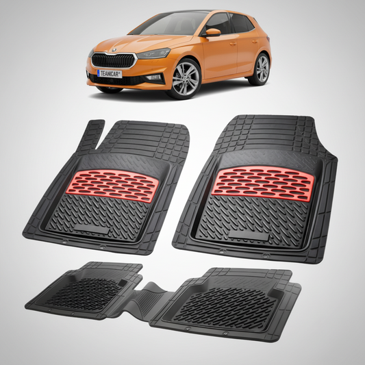 set de covorase din cauciuc negre cu accente rosii cu skoda fabia iv hatchback portocalie in fundal