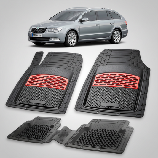set de covorase din cauciuc negre cu accente rosii cu skoda superb ii combi gri in fundal