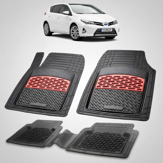 set de covorase din cauciuc negre cu accente rosii cu toyota auris e180 hatchback alba in fundal