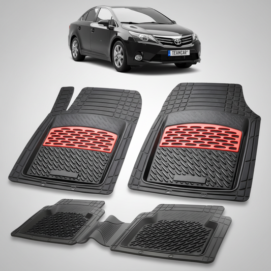 set de covorase din cauciuc negre cu accente rosii cu toyota avensis t27 sedan neagra in fundal

