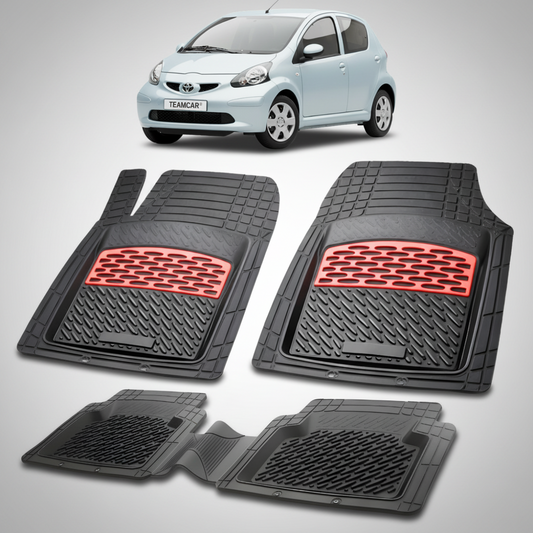 set de covorase din cauciuc negre cu accente rosii cu toyota aygo ab10 hatchback gri in fundal