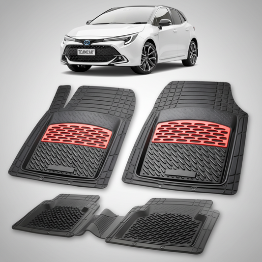 set de covorase din cauciuc negre cu accente rosii cu toyota corolla e210 hatchback argintie in fundal
