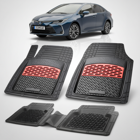 set de covorase din cauciuc negre cu accente rosii cu toyota corolla e210 hatchback albastru inchis in fundal