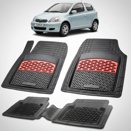 set de covorase din cauciuc negre cu accente rosii cu toyota yaris xp10 hatchback albastru deschis in fundal