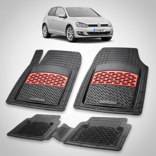 set de covorase din cauciuc negre cu accente rosii cu un volkswagen golf mk7 hatchback 3 usi gri in fundal