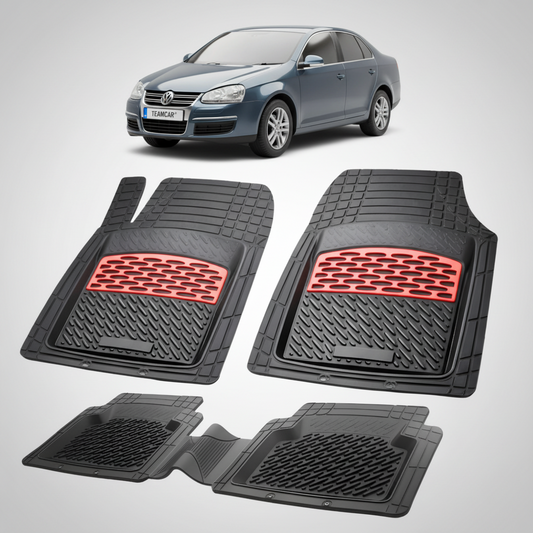set de covorase din cauciuc negre cu accente rosii cu un volkswagen jetta 5 sedan albastru gri metalizat in fundal