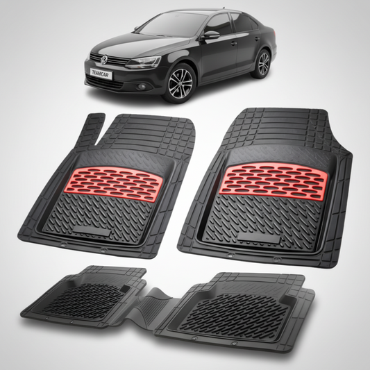 set de covorase din cauciuc negre cu accente rosii cu un volkswagen jetta 6 sedan negru in fundal