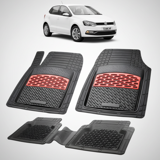 set de covorase din cauciuc negre cu accente rosii cu un volkswagen polo v hatchback alb in fundal