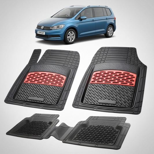 set de covorase din cauciuc negre cu accente rosii cu un volkswagen touran 5t mpv albastru in fundal