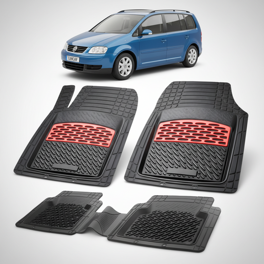 set de covorase din cauciuc negre cu accente rosii cu un volkswagen touran I albastru in fundal