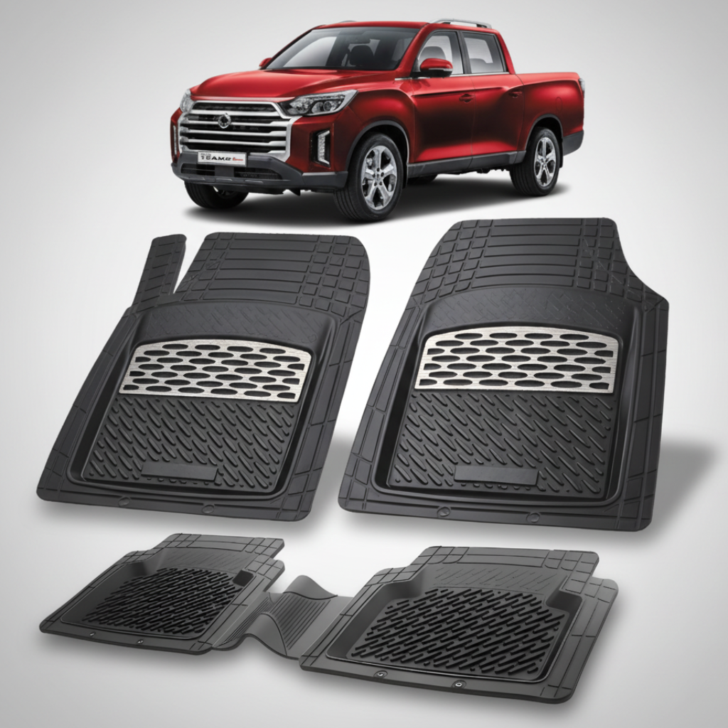 set de covorase negre cu elmente argintii si un kgm musso grand rosu pe fundal.