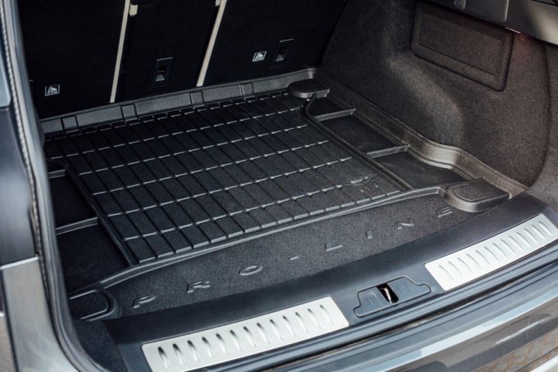 Tăviță portbagaj FROGUM proLine 3D TM548423 montată în portbagaj Skoda Rapid