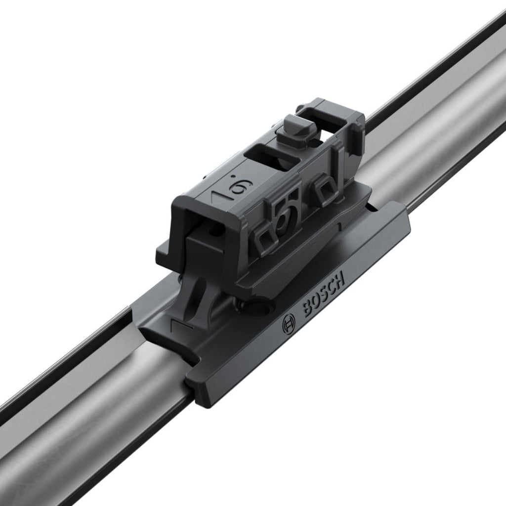 Detaliu adaptor premontat pe lamela Bosch Aerotwin A201S
