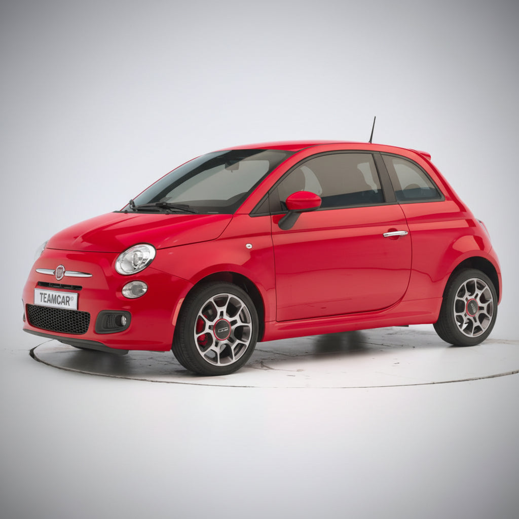 fiat 500 hatchback roșu.