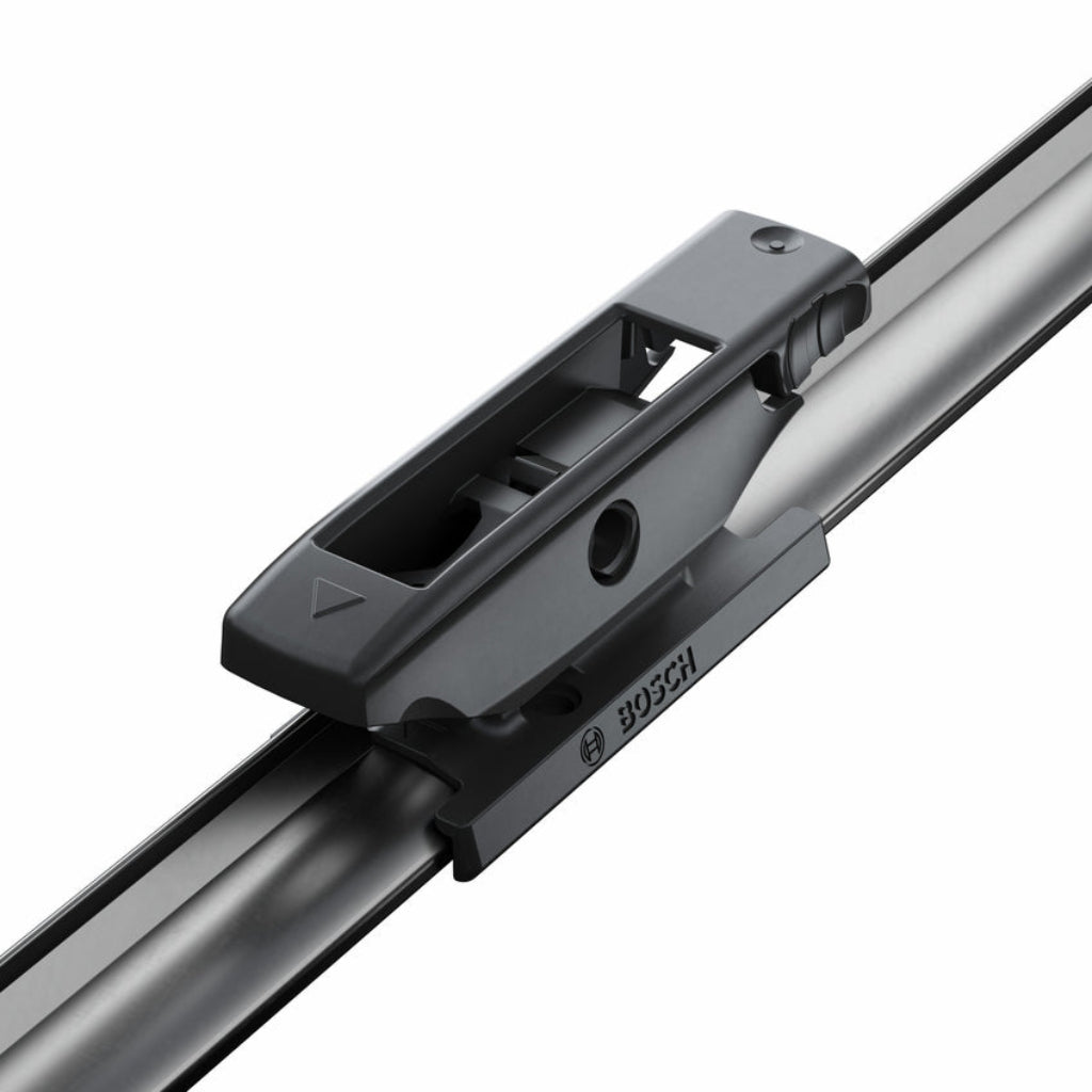 Detaliu adaptor original premontat pe lamela Bosch Aerotwin A173S