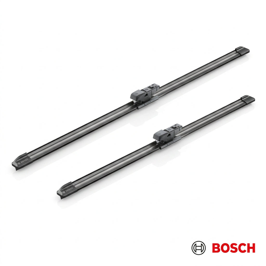 Două lamele plate Bosch Aerotwin A315S cu adaptoare premontate, vedere oblică pe fundal alb