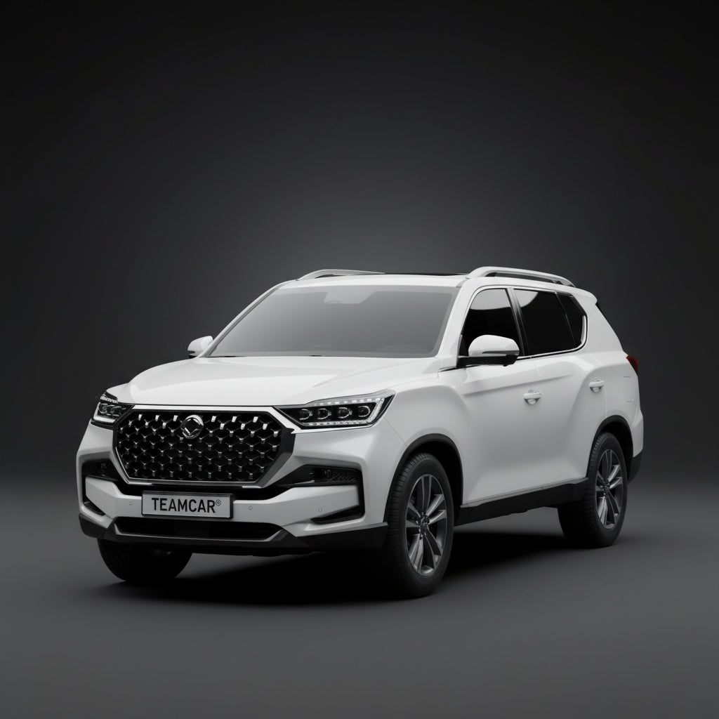 SUV ssangyong rexton facelift alb pe fundal gri inchis.