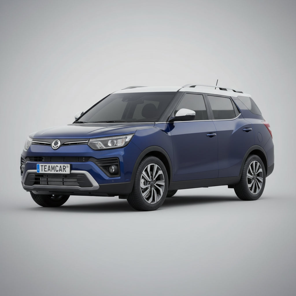 suv ssangyong tivoli grand cu un fundal gri si brand teamcar pe placuta.