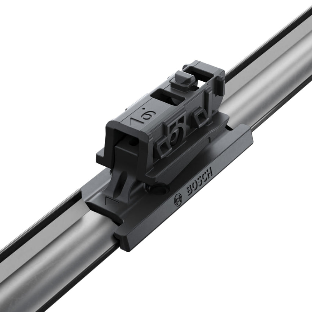 Detaliu adaptor premontat pe lamela Bosch Aerotwin A204S